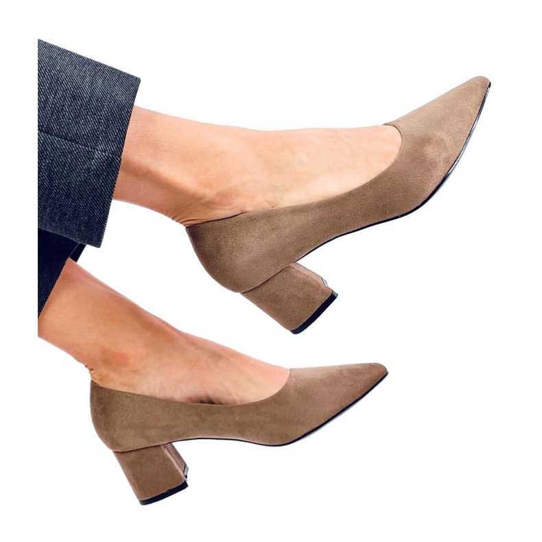 Zapatos de salón caqui de tacón bajo marrón