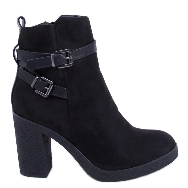 Botas negras de tacón negro