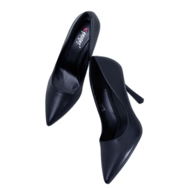 Tacones negros clásicos de mujer