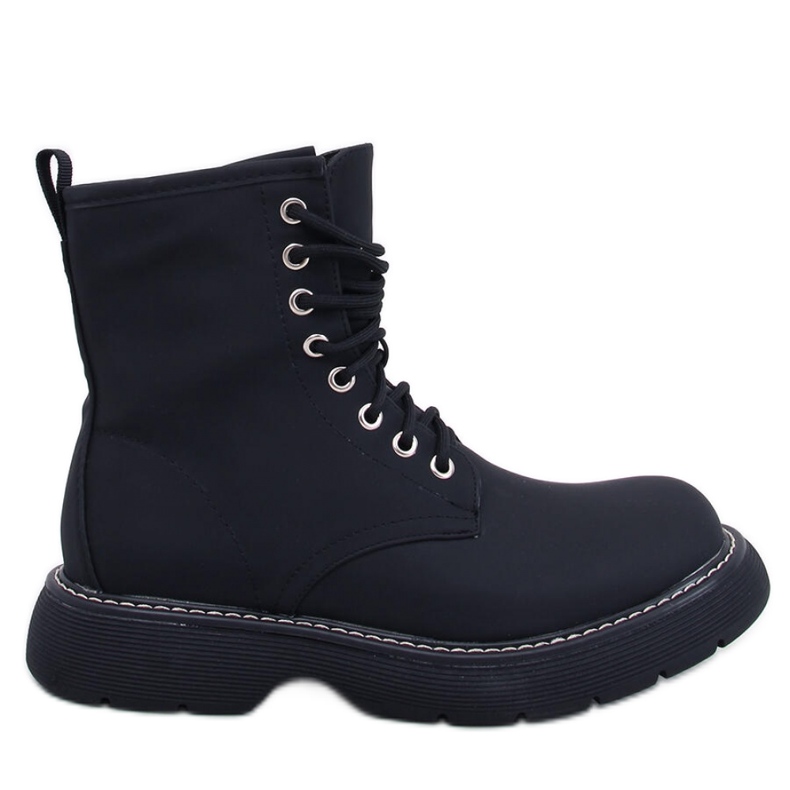 Botas negras con cordones negro