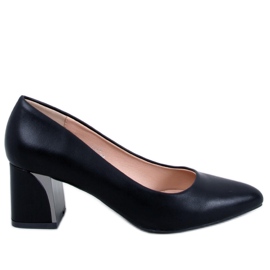 Zapatos negros de tacón alto