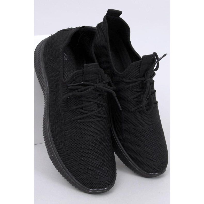 Calzado deportivo tipo calcetín para mujer. negro