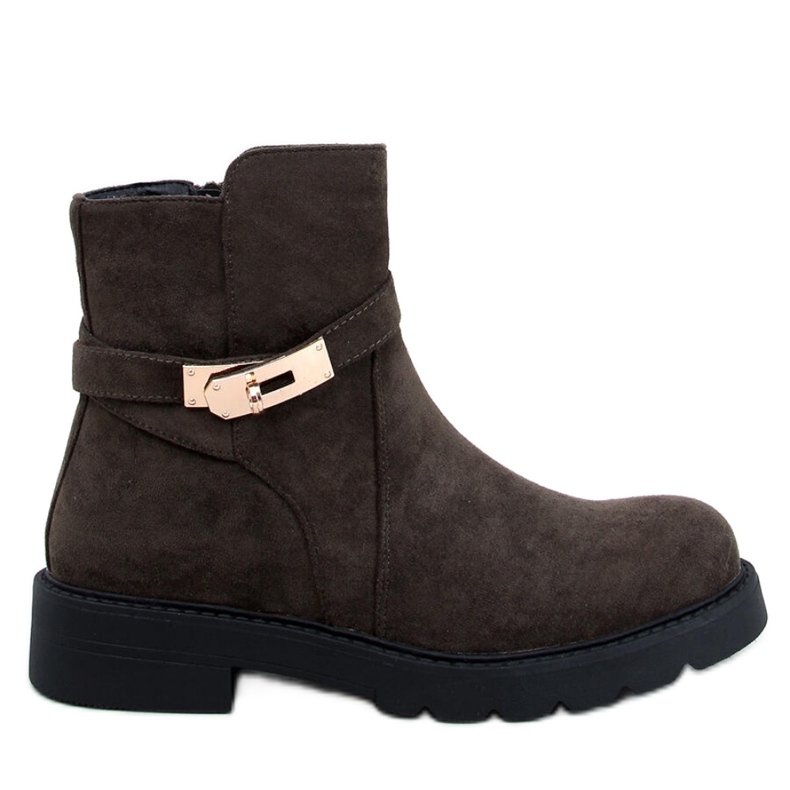 Botas planas ante verde