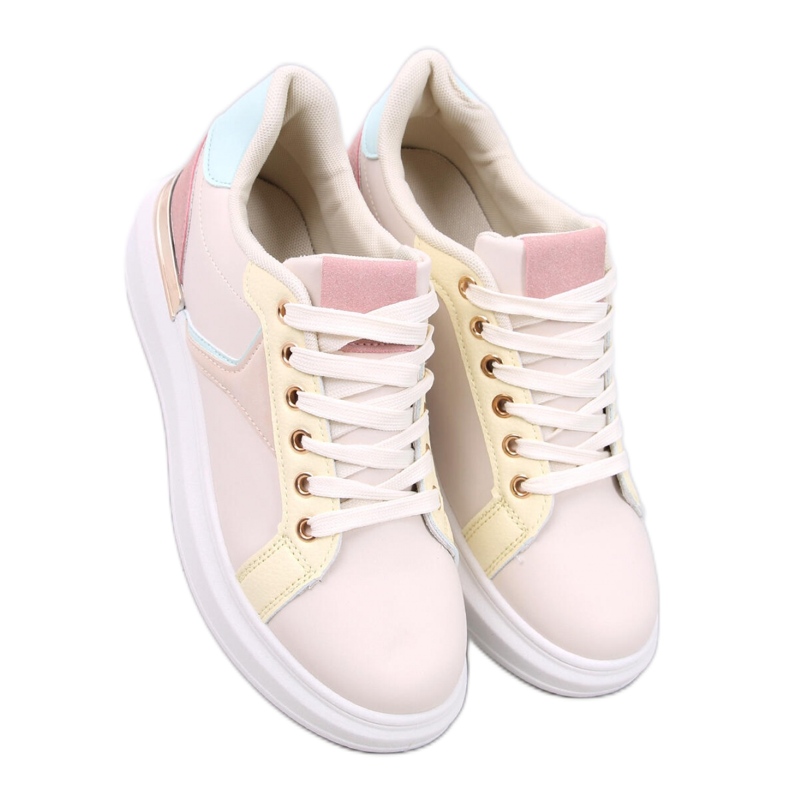 Zapatillas de mujer coloridas. rosado