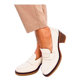 Mocasines beige de tacón