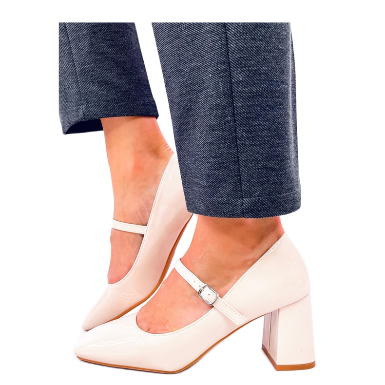 Maddoi Salón charol tacón beige - Inello Maddoi Salón charol tacón beige - Inello