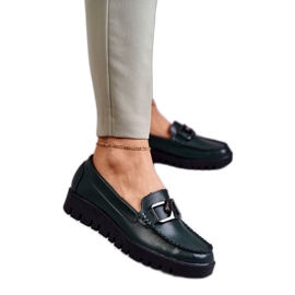 Zapatos de mujer con plataforma verde.