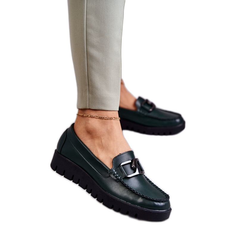 Zapatos de mujer con plataforma verde. Zapatos de mujer con plataforma verde.