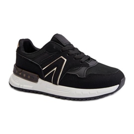 Zapatillas deportivas sobre una delicada plataforma negra. negro Zapatillas deportivas sobre una delicada plataforma negra. negro
