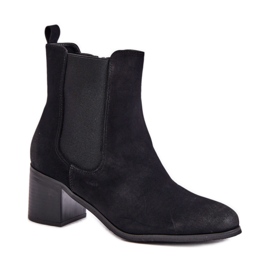 Botines de mujer aislados negro
