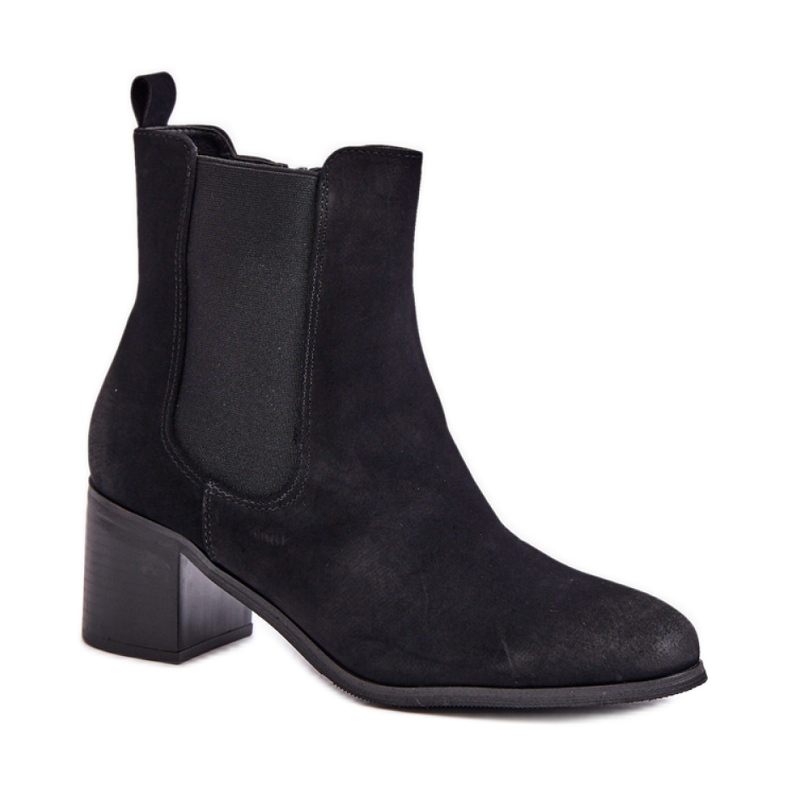 Botines de mujer aislados negro