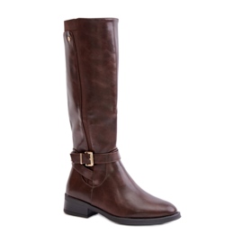 Botas clásicas de mujer con hebilla marrón.