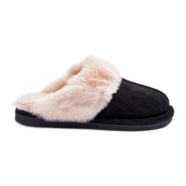 Pantuflas de mujer negras con pelo. negro