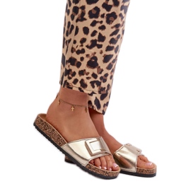 Step in style Sandalia Chanclas Modelo Elleriome 24SD21-7216 Oro - Pisa con estilo amarillo