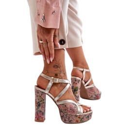 Step in style Sandalias Modelo Maciejka 06084-25 Dorado - Pisa con estilo verde