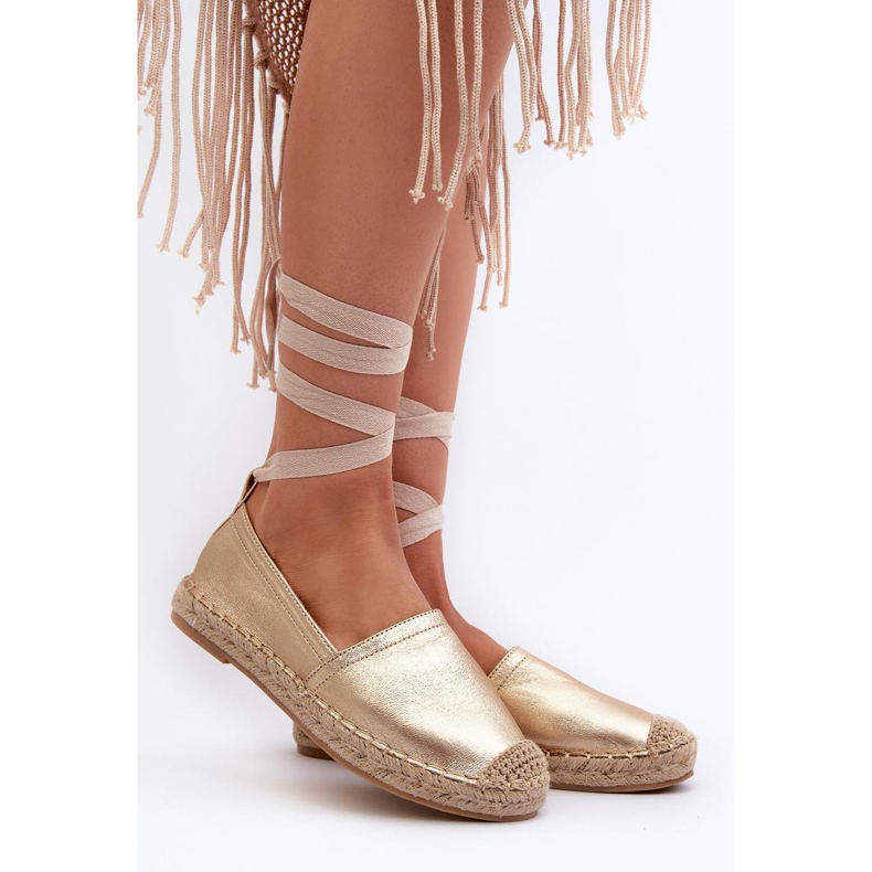 Step in style Alpargatas Modelo Ismanne B-727 Oro - Paso con estilo amarillo
