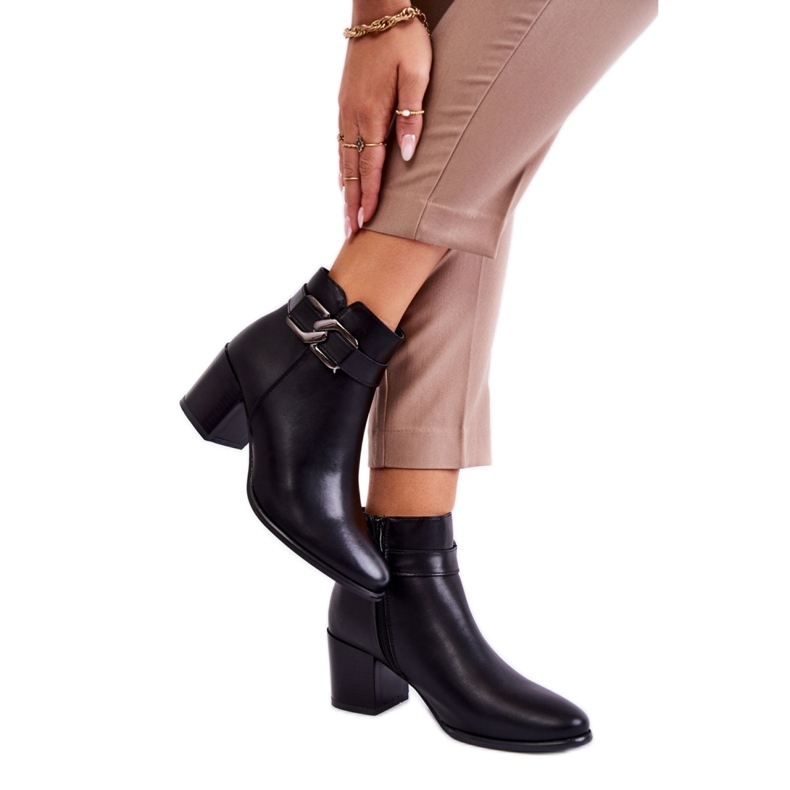 Botines de mujer elaborados en piel ecológica.Negro