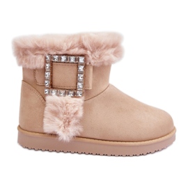 Botas de nieve beige de mujer de moda.