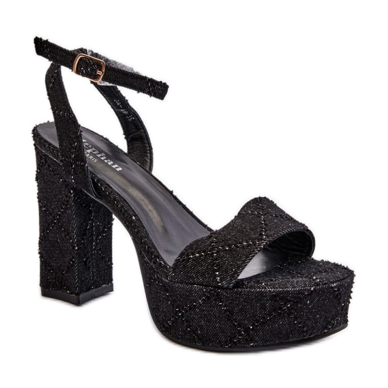 Sandalias de mujer de moda fabricadas en material textil. negro Sandalias de mujer de moda fabricadas en material textil. negro