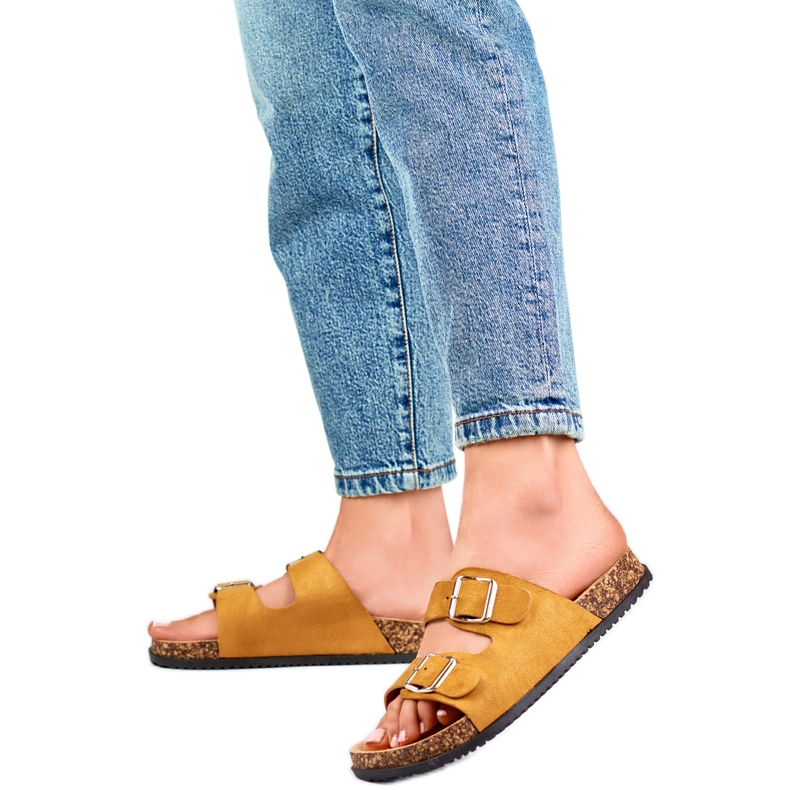 Chanclas de mujer confeccionadas en ante ecológico 98-179C camel marrón