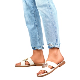 Chanclas de Mujer Decoradas con Corazón KK-731W blanco