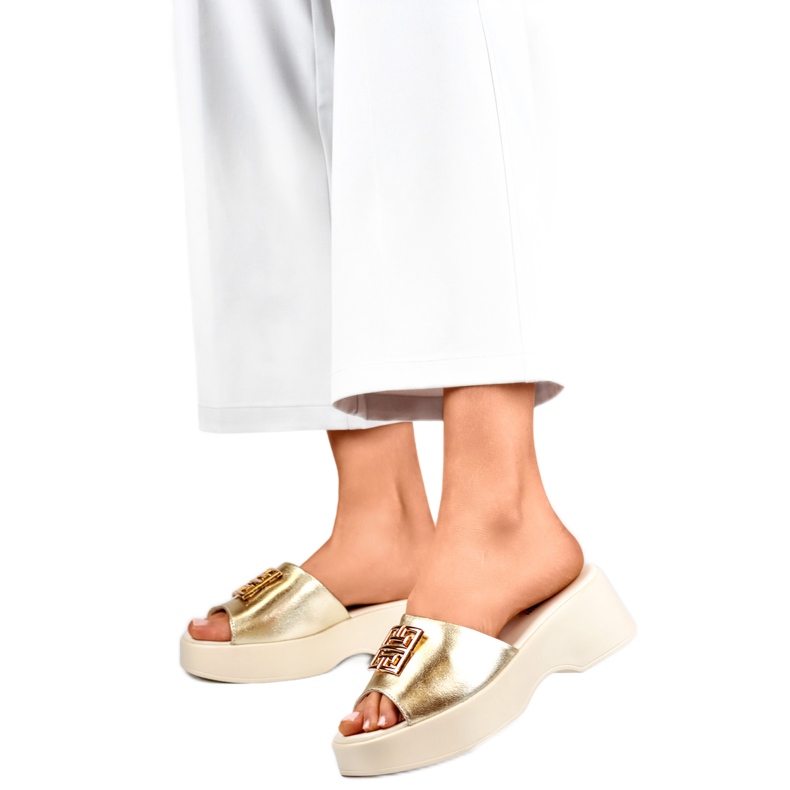 Chanclas de mujer con decoración GD-XF1000GO, dorado amarillo Chanclas de mujer con decoración GD-XF1000GO, dorado amarillo