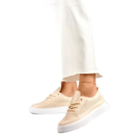 Zapatillas de mujer caladas 777-1BE, beige