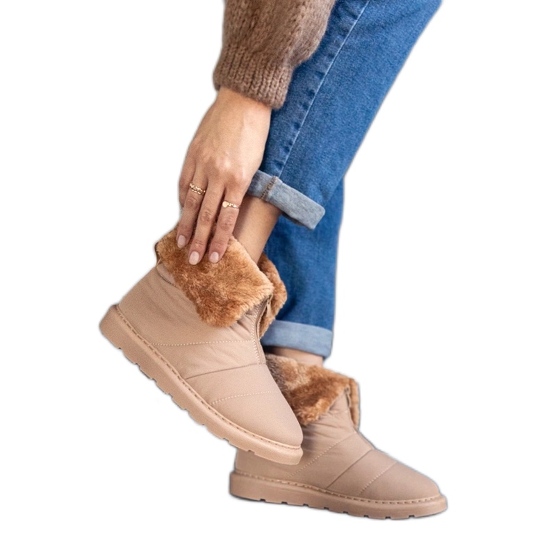 Botas para la nieve con aislamiento beige y cuello de Edidda