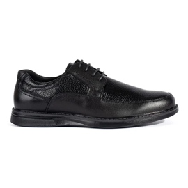 Zapatos negros con cordones para hombre.