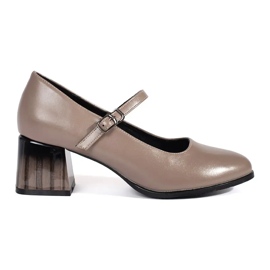 Goodin Bombas de mujer en un poste beige.