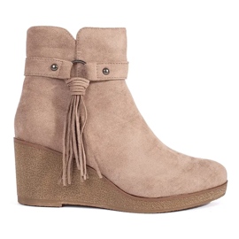 Botas cuña mujer ante beige con flecos