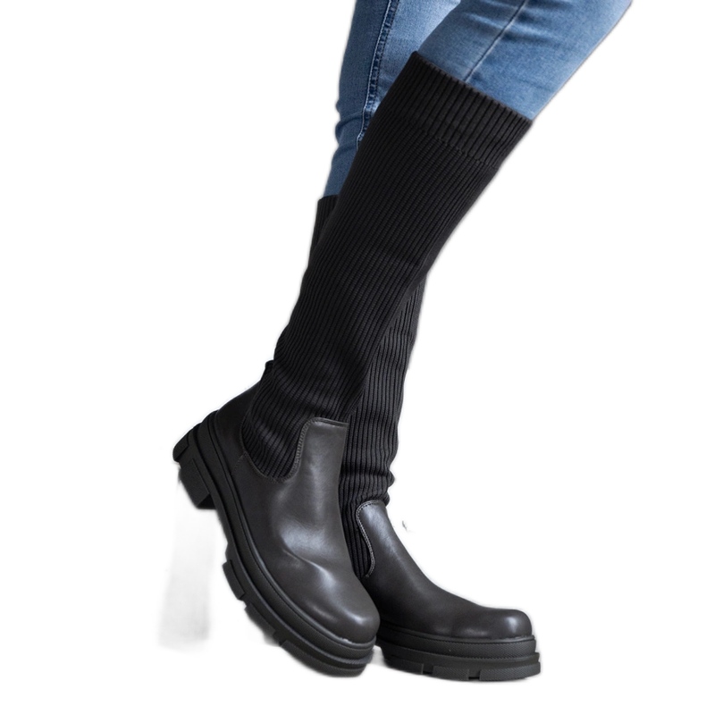 Botas sin cordones verdes con parte superior flexible sobre una enorme suela Elthea