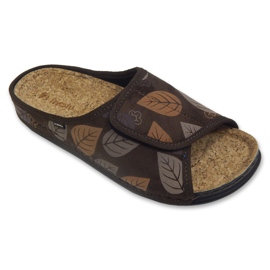 Pantuflas de mujer Inblu con inserción de corcho 155D157, marrón, con hojas