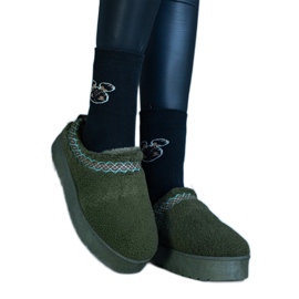 Botas de nieve con plataforma verde con parte superior baja y un patrón Greene bordado