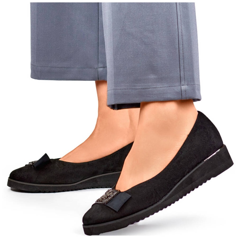 Zapatos de mujer en ante con cuña y adorno, negro GD-FL766A-B Zapatos de mujer en ante con cuña y adorno, negro GD-FL766A-B