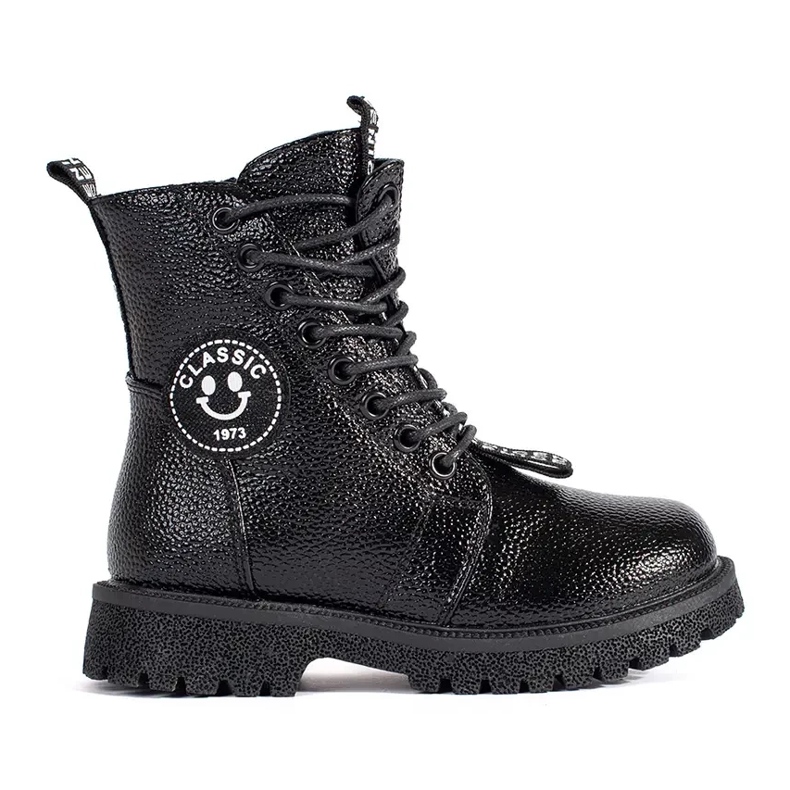 Botines negros con cordones aislados con pelo