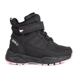 Botas de niña con aislamiento negro.