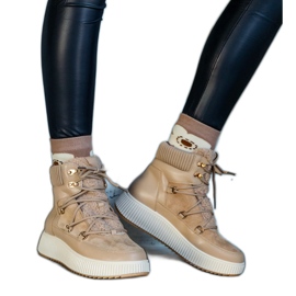 Botines Rosemarie beige con suela gruesa.