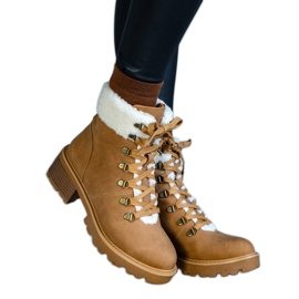 Botas marrones con cordones decoradas con un abrigo de piel de oveja Moisés marrón