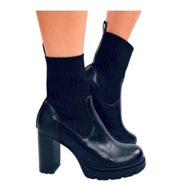 Botines negros de tacón