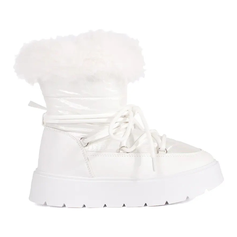 Botas de nieve blancas de mujer con pelo y suela gruesa. blanco