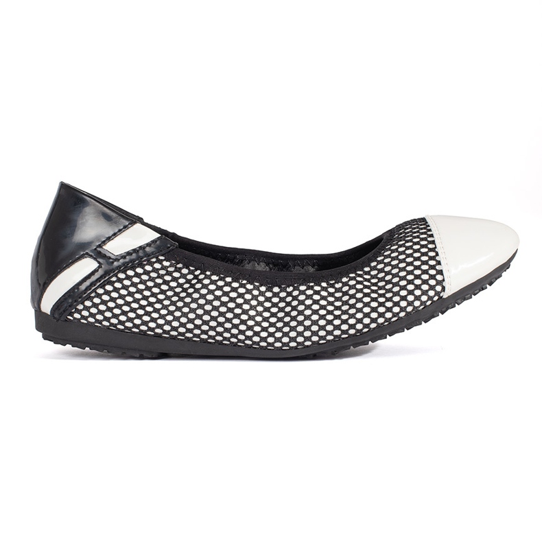 Bailarinas blancas y negras decoradas con malla. blanco Bailarinas blancas y negras decoradas con malla. blanco
