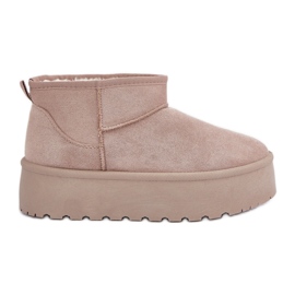 Botas de nieve aisladas para mujer con plataforma beige