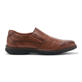 Zapatos de hombre marrones fabricados en piel ecológica. marrón