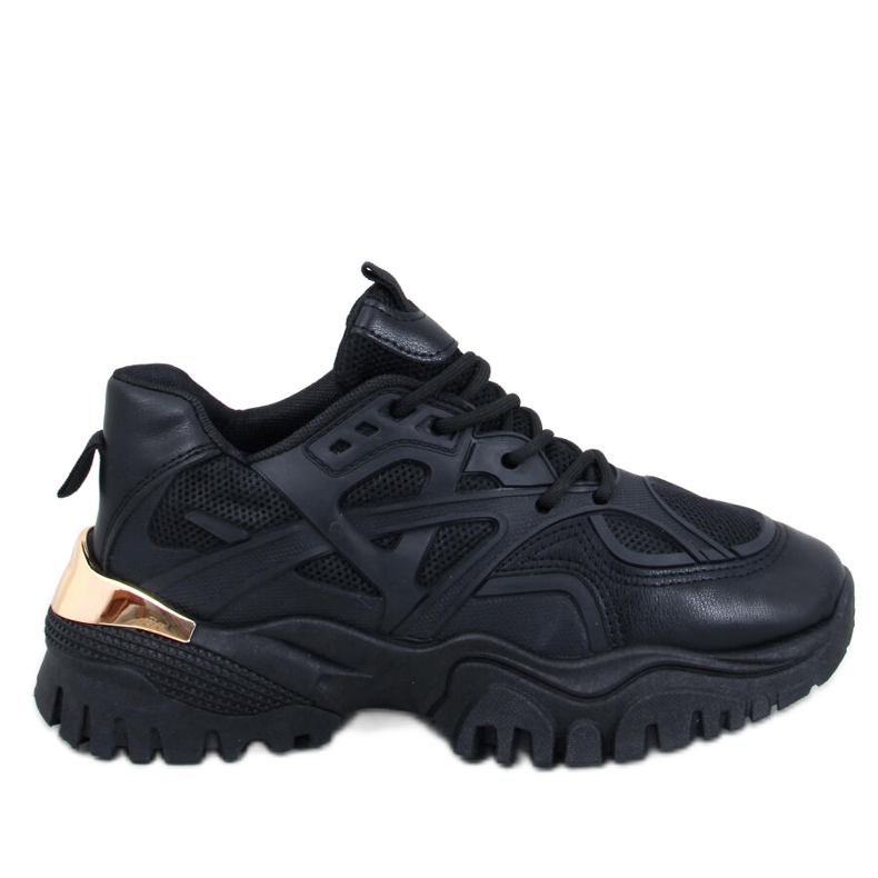 Deportivas de mujer negras con suela gruesa. negro