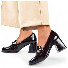 Zapatos negros elegantes charol con tacones altos 24-12322B