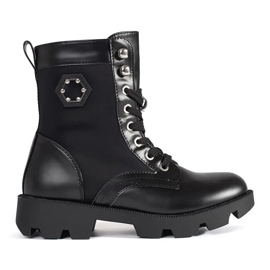 Botas de mujer negras con aislamiento para trabajadores en la plataforma. negro