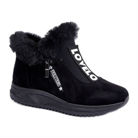 Zapatillas deportivas de mujer con aislamiento negro. Zapatillas deportivas de mujer con aislamiento negro.