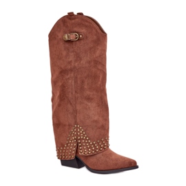 Botas de mujer marrones con parte superior decorativa. marrón