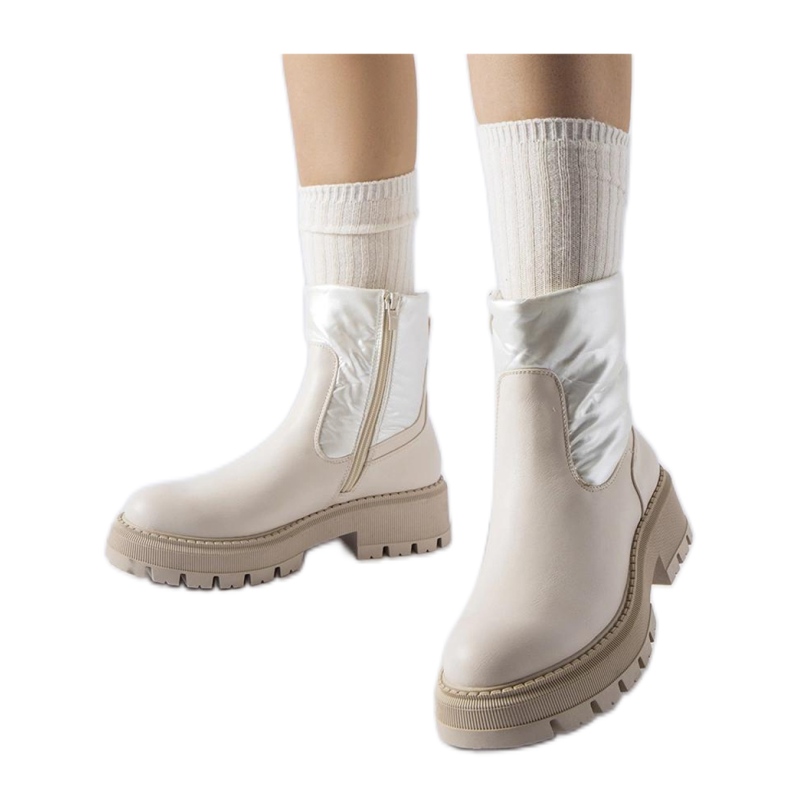 Botines beige con empeine decorativo de Garrett - Solea